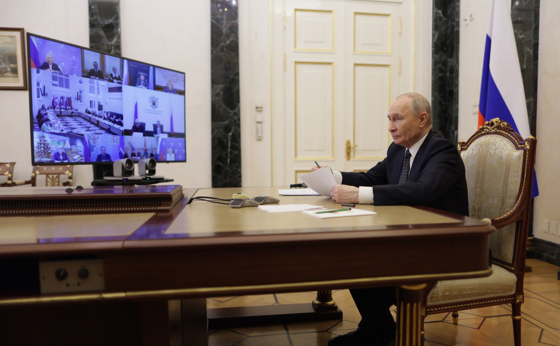 Владимир Путин поддержал создание альтернативы Нобелевской премии по литературе