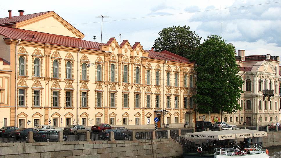 Библиотека (ЦГПБ) им. В. В. Маяковского на Фонтанке, 44