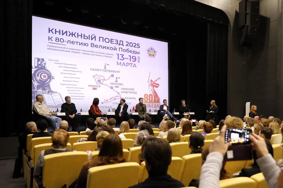 «Читаю свои книги по 15 раз»: о чем рассказали писатели на фестивале «Книжный поезд» в Нижнем Новгороде
