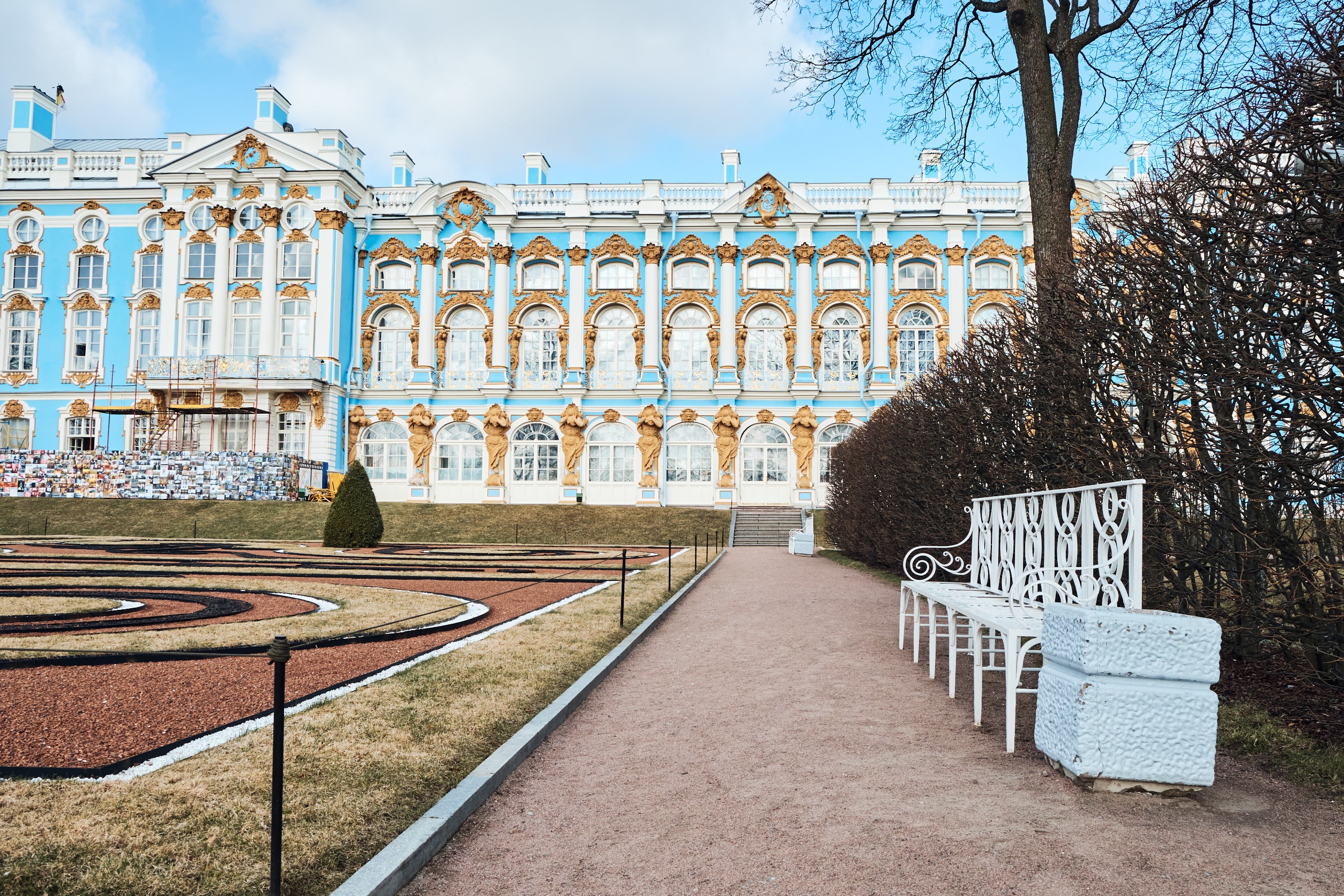 Ekaterininskiy-dvorets_TSarskoe-selo_istochnik-foto123rf.jpg